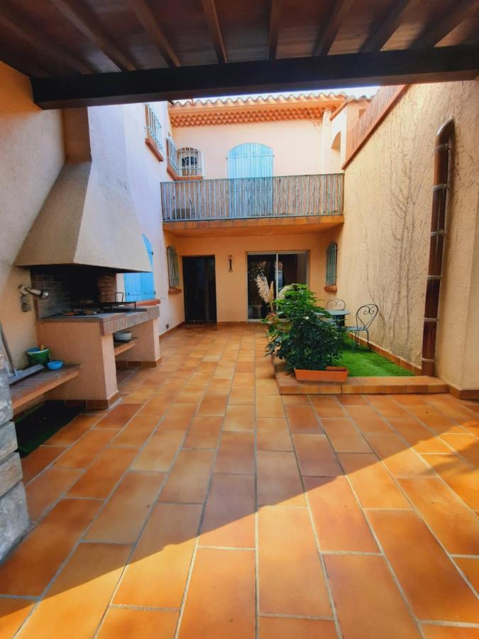 Domaine Des Pins Villa Saint-Esteve  Exterior photo