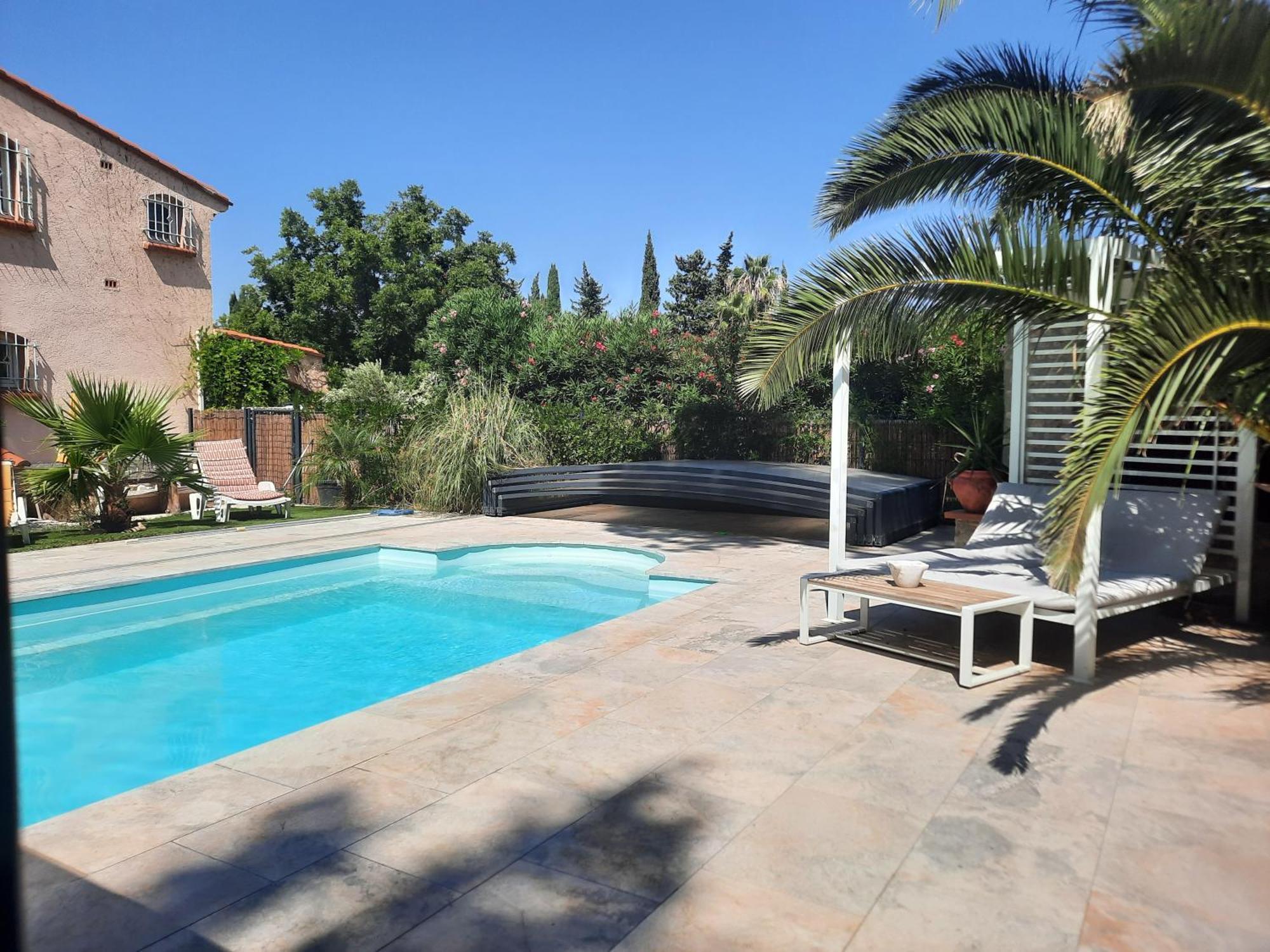 Domaine Des Pins Villa Saint-Esteve  Exterior photo